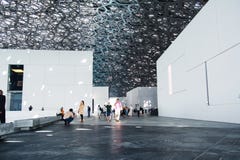 ABU DHABI, VERENIGDE ARABISCHE EMIRATEN - 26 JANUARI, 2018: Louvre Abu D stock foto's ABU DHABI, VERENIGDE ARABISCHE EMIRATEN - 26 JANUARI, 2018: Louvre Abu D stock foto's