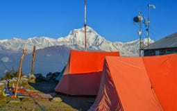 Acampando cerca de Annapurna del norte, Nepal imagenes de archivo Acampando cerca de Annapurna del norte, Nepal imagenes de archivo