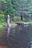 Accouplez chez Leonard Pond a placé dans Childwold, New York, Etats-Unis photographie stock libre de droits Accouplez chez Leonard Pond a placé dans Childwold, New York, Etats-Unis photographie stock libre de droits