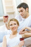 Accouplez la célébration avec du vin photographie stock Accouplez la célébration avec du vin photographie stock