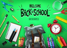 Accueil de nouveau ? l'?cole dans la banni?re verte de fond avec le sac ? dos et les fournitures scolaires noirs illustration stock Accueil de nouveau ? l'?cole dans la banni?re verte de fond avec le sac ? dos et les fournitures scolaires noirs illustration stock