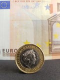 acercamiento a acuñar de un libra y fondo esterlinas con el billete de banco europeo del euro cincuenta imagen de archivo acercamiento a acuñar de un libra y fondo esterlinas con el billete de banco europeo del euro cincuenta imagen de archivo