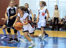Action de basket-ball de filles photographie stock Action de basket-ball de filles photographie stock