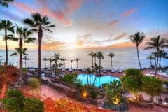 Adeje-Küste bei Sonnenuntergang in den Sommerferien, Teneriffa stockfoto Adeje-Küste bei Sonnenuntergang in den Sommerferien, Teneriffa stockfoto