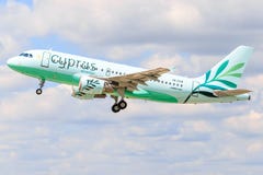 Aerobus A320 od Cypr zdjęcie stock Aerobus A320 od Cypr zdjęcie stock