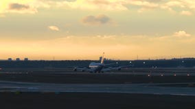 Aeroplano en el aeropuerto Aeroplano en el aeropuerto