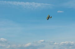 Aeroplanos en vuelo U-2 del combatiente de la Segunda Guerra Mundial Reconstrucción de hostilidades 2018-04-30 Rusia foto de archivo Aeroplanos en vuelo U-2 del combatiente de la Segunda Guerra Mundial Reconstrucción de hostilidades 2018-04-30 Rusia foto de archivo