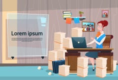 Affärskvinna Workplace Stacked Documents för arbetsbörda för kontor för arbetsplats för skrivbord för sammanträde för affärskvinn vektor illustrationer Affärskvinna Workplace Stacked Documents för arbetsbörda för kontor för arbetsplats för skrivbord för sammanträde för affärskvinn vektor illustrationer