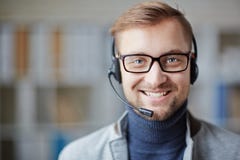 Affärsman med headphonen arkivfoton Affärsman med headphonen arkivfoton