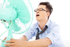 Affärsman som lider en varm sommarvärme med fans arkivfoto Affärsman som lider en varm sommarvärme med fans arkivfoto