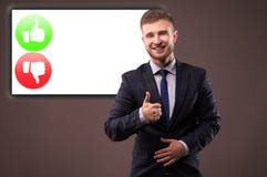 Affärsmanle och showtumme upp arkivfoto Affärsmanle och showtumme upp arkivfoto