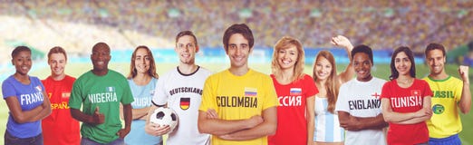 Aficionado al fútbol de Colombia con las fans de otros países en el stadi fotos de archivo libres de regalías Aficionado al fútbol de Colombia con las fans de otros países en el stadi fotos de archivo libres de regalías
