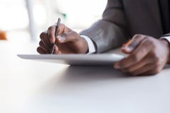 african american businessman στοκ εικόνα με δικαίωμα ελεύθερης χρήσης african american businessman στοκ εικόνα με δικαίωμα ελεύθερης χρήσης