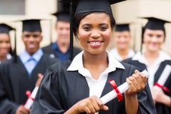 Afrikaanse Amerikaanse gediplomeerde royalty-vrije stock fotografie Afrikaanse Amerikaanse gediplomeerde royalty-vrije stock fotografie