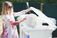 Afvalhuisvuil afzonderlijk gebruik en recycling royalty-vrije stock afbeeldingen Afvalhuisvuil afzonderlijk gebruik en recycling royalty-vrije stock afbeeldingen