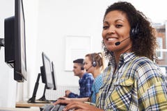 Agent féminin In Call Centre de services client images libres de droits Agent féminin In Call Centre de services client images libres de droits
