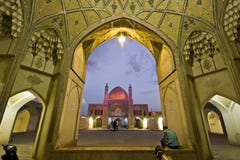 Agha Bozorg meczet w Kashan w wieczór i szkoła, Iran Obraz Royalty Free Agha Bozorg meczet w Kashan w wieczór i szkoła, Iran Obraz Royalty Free