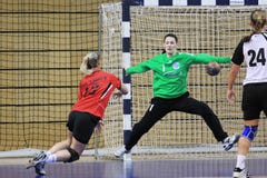 Ahorro del balonmano fotografía de archivo Ahorro del balonmano fotografía de archivo