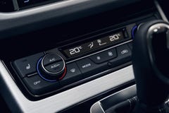 Airconditioningsknoop binnen een auto De eenheid van de klimaatcontrole in de nieuwe auto royalty-vrije stock afbeelding Airconditioningsknoop binnen een auto De eenheid van de klimaatcontrole in de nieuwe auto royalty-vrije stock afbeelding