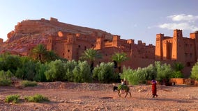 Ait Ben Haddou (ή Ait Benhaddou) είναι ενισχυμένη πόλη κατά μήκος της προηγούμενης διαδρομής τροχόσπιτων μεταξύ της Σαχάρας και τ στοκ φωτογραφία με δικαίωμα ελεύθερης χρήσης Ait Ben Haddou (ή Ait Benhaddou) είναι ενισχυμένη πόλη κατά μήκος της προηγούμενης διαδρομής τροχόσπιτων μεταξύ της Σαχάρας και τ στοκ φωτογραφία με δικαίωμα ελεύθερης χρήσης