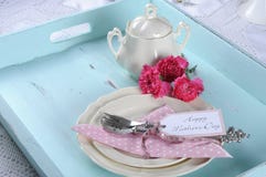 Ajuste elegante lamentable retro de la bandeja de madres del día de la aguamarina del desayuno de la mañana del vintage azul feli Fotos de archivo libres de regalías Ajuste elegante lamentable retro de la bandeja de madres del día de la aguamarina del desayuno de la mañana del vintage azul feli Fotos de archivo libres de regalías