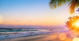Alba di Art Beautiful sopra la spiaggia tropicale immagine stock Alba di Art Beautiful sopra la spiaggia tropicale immagine stock