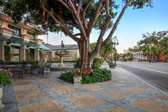 Alba sopra la terza zona commerciale a vecchia Napoli, F della via fotografie stock libere da diritti Alba sopra la terza zona commerciale a vecchia Napoli, F della via fotografie stock libere da diritti
