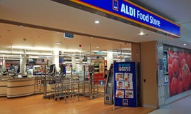 Aldi-Supermarkt-Eingangsinnenraum in Edgecliff Aldi ist eine große deutsche Rabattsupermarktkette stockbild Aldi-Supermarkt-Eingangsinnenraum in Edgecliff Aldi ist eine große deutsche Rabattsupermarktkette stockbild
