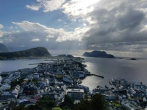 Alesund, Norvège - POINT DE VUE d'AKSLA photographie stock libre de droits Alesund, Norvège - POINT DE VUE d'AKSLA photographie stock libre de droits