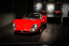 Alfa Romeo 33 Stradale sur l'affichage au musée historique Alfa Romeo photographie stock libre de droits Alfa Romeo 33 Stradale sur l'affichage au musée historique Alfa Romeo photographie stock libre de droits