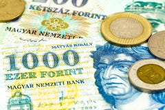 Algunos billetes de banco y monedas húngaros del forint fotografía de archivo libre de regalías Algunos billetes de banco y monedas húngaros del forint fotografía de archivo libre de regalías