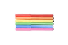 Algunos fabricantes que hacen la bandera de LGBT en el fondo blanco sobre la visión Imagen de archivo libre de regalías Algunos fabricantes que hacen la bandera de LGBT en el fondo blanco sobre la visión Imagen de archivo libre de regalías