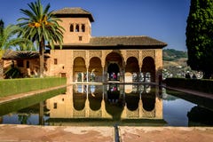 Alhambra Γρανάδα Ισπανία Το όμορφο ιστορικό παλάτι, είναι το επισκεμμένο μέρος στην Ισπανία από τους τουρίστες στοκ φωτογραφίες Alhambra Γρανάδα Ισπανία Το όμορφο ιστορικό παλάτι, είναι το επισκεμμένο μέρος στην Ισπανία από τους τουρίστες στοκ φωτογραφίες
