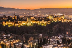Alhambra της Γρανάδας τή νύχτα στοκ εικόνες Alhambra της Γρανάδας τή νύχτα στοκ εικόνες