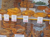 Alimento grego, Koulouri ou Bagels da rua imagem de stock Alimento grego, Koulouri ou Bagels da rua imagem de stock