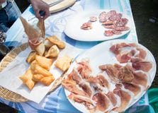 Alimento italiano tipico delizioso immagini stock libere da diritti Alimento italiano tipico delizioso immagini stock libere da diritti