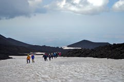 Alla cima del vulcano fotografie stock libere da diritti Alla cima del vulcano fotografie stock libere da diritti