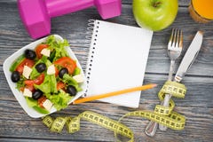 Allenamento e diario stante a dieta dello spazio della copia di forma fisica fotografia stock libera da diritti Allenamento e diario stante a dieta dello spazio della copia di forma fisica fotografia stock libera da diritti
