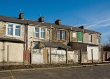 Allée arrière dans un nord de ville de moulin de l'Angleterre photographie stock libre de droits Allée arrière dans un nord de ville de moulin de l'Angleterre photographie stock libre de droits