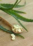 Aloes Vera z żółtymi pigułkami fotografia stock Aloes Vera z żółtymi pigułkami fotografia stock