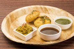 Aloo Tikki ou Fried Potato Balls ou Chaat image libre de droits Aloo Tikki ou Fried Potato Balls ou Chaat image libre de droits