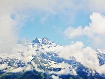 Alpi del paesaggio ricoperte neve di Mountain View Immagine Stock