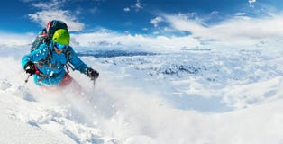 Alpiene freerideskiër met de explosie van het sneeuwpoeder stock foto's Alpiene freerideskiër met de explosie van het sneeuwpoeder stock foto's