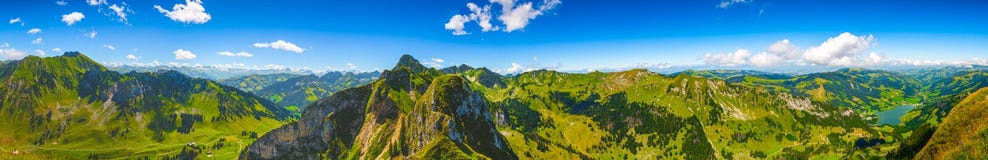 alpin panorama Royaltyfria Foton alpin panorama Royaltyfria Foton