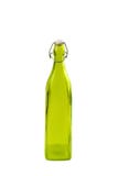 Alta bottiglia di vetro verde isolata sull'olio d'oliva bianco del fondo Fermo arrugginito di plastica bianco della piega e del s immagini stock libere da diritti Alta bottiglia di vetro verde isolata sull'olio d'oliva bianco del fondo Fermo arrugginito di plastica bianco della piega e del s immagini stock libere da diritti