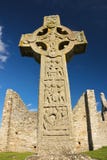 Alta cruz de las escrituras. Clonmacnoise. Irlanda fotos de archivo Alta cruz de las escrituras. Clonmacnoise. Irlanda fotos de archivo