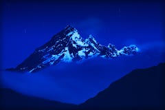 Altare Volcano Ny Night di EL immagine stock libera da diritti Altare Volcano Ny Night di EL immagine stock libera da diritti
