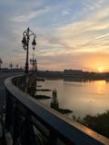 Alte Brücke des Morgens stockbild Alte Brücke des Morgens stockbild
