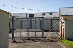 Alte Gefängnis-Tore lizenzfreies stockbild Alte Gefängnis-Tore lizenzfreies stockbild
