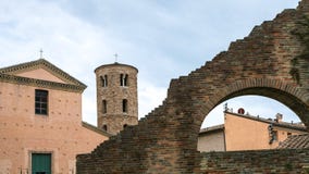 Alte Häuser, Wände und Türme in Ravenna-Stadt lizenzfreies stockfoto Alte Häuser, Wände und Türme in Ravenna-Stadt lizenzfreies stockfoto